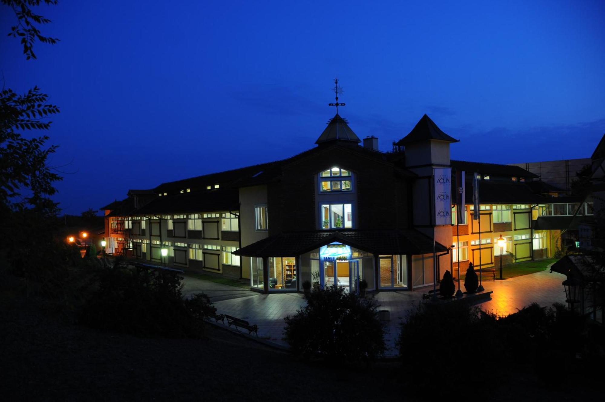 Hotel Aqua Panon Kanjiza Exterior photo